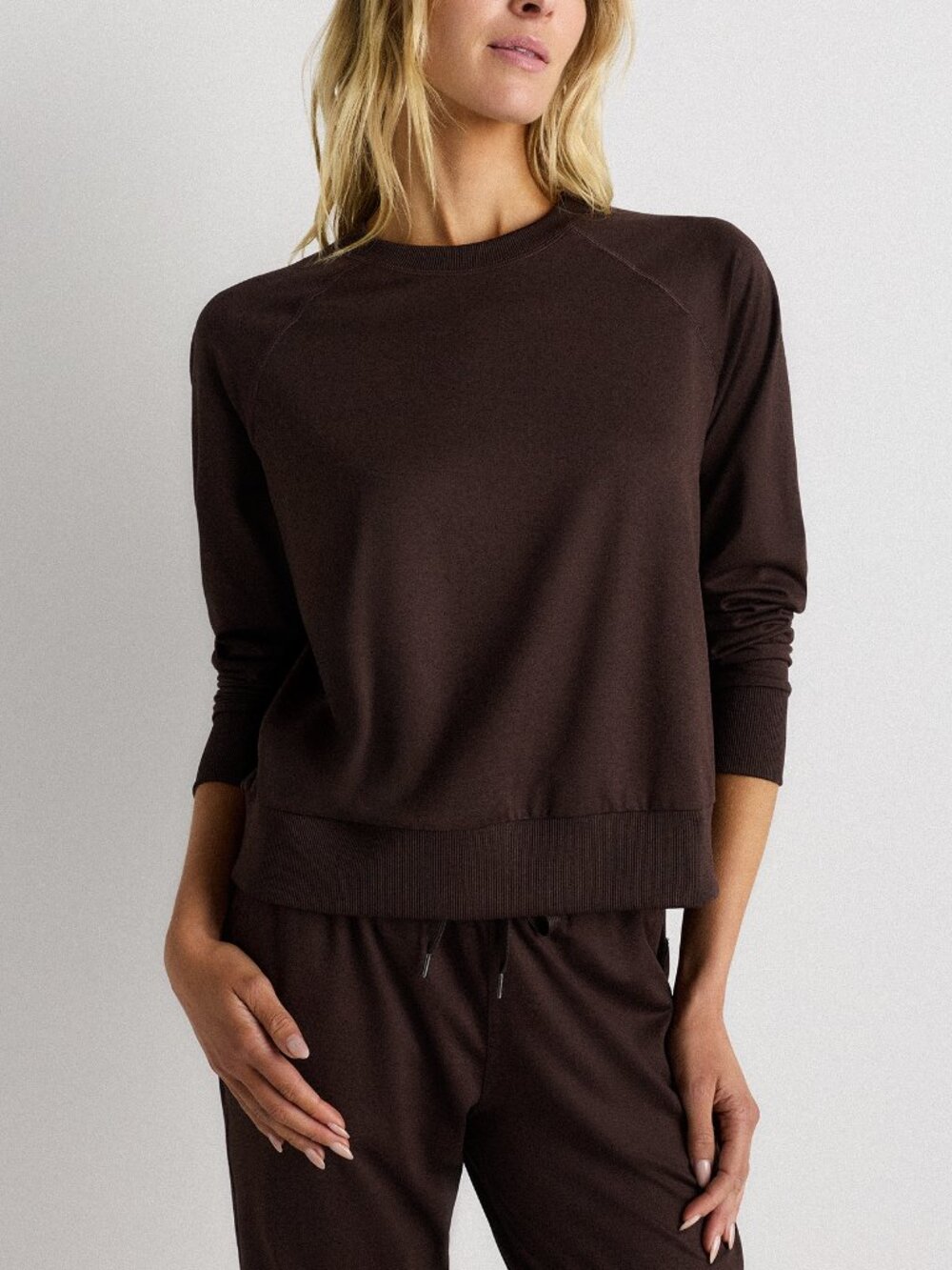 Flowknit Pullover Crew in Coffee Brown